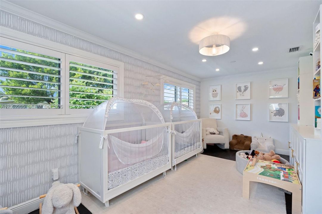 For Sale: $849,000 (4 beds, 2 baths, 1300 Square Feet)