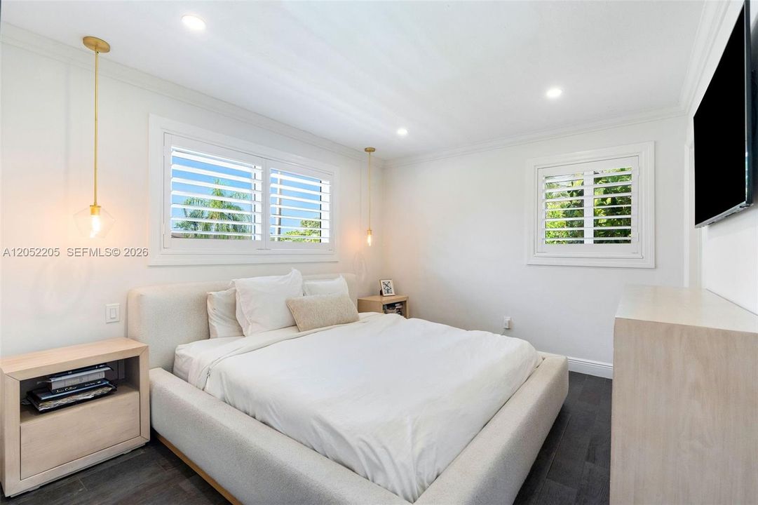 For Sale: $849,000 (4 beds, 2 baths, 1300 Square Feet)