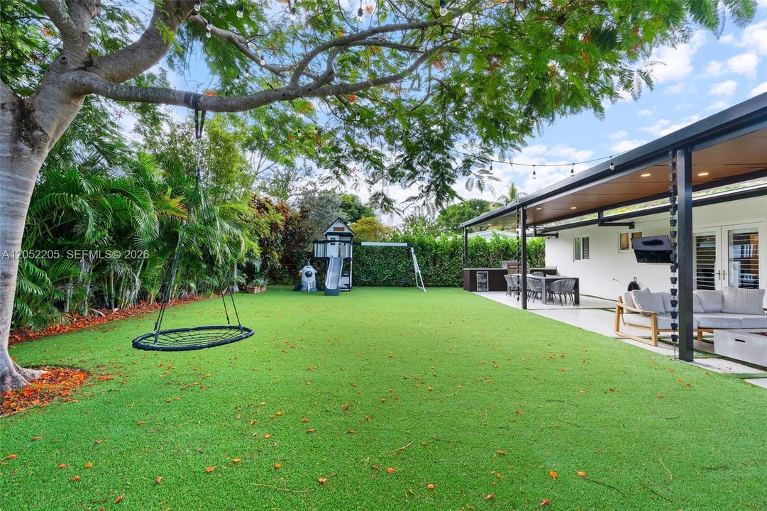 For Sale: $849,000 (4 beds, 2 baths, 1300 Square Feet)