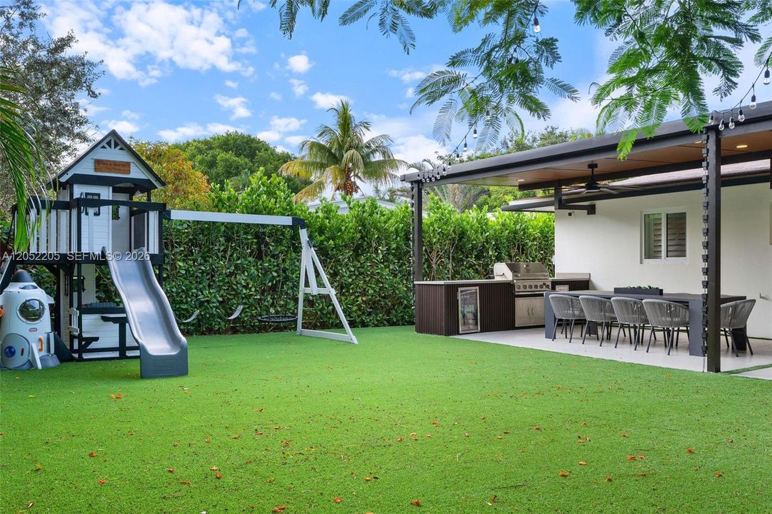 For Sale: $849,000 (4 beds, 2 baths, 1300 Square Feet)