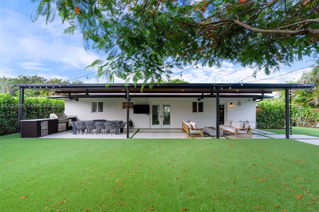 For Sale: $849,000 (4 beds, 2 baths, 1300 Square Feet)
