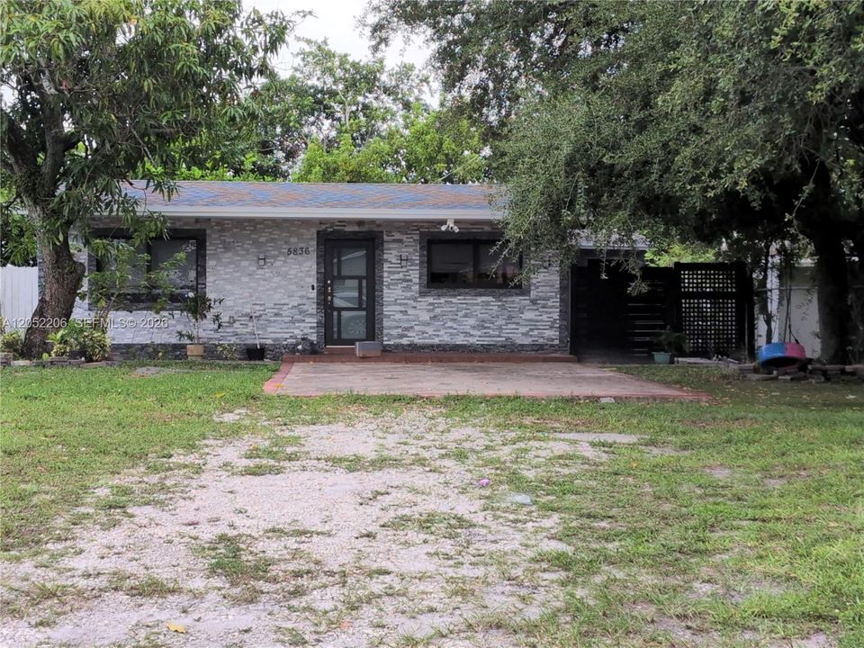 For Rent: $1,200 (0 beds, 1 baths, 600 Square Feet)