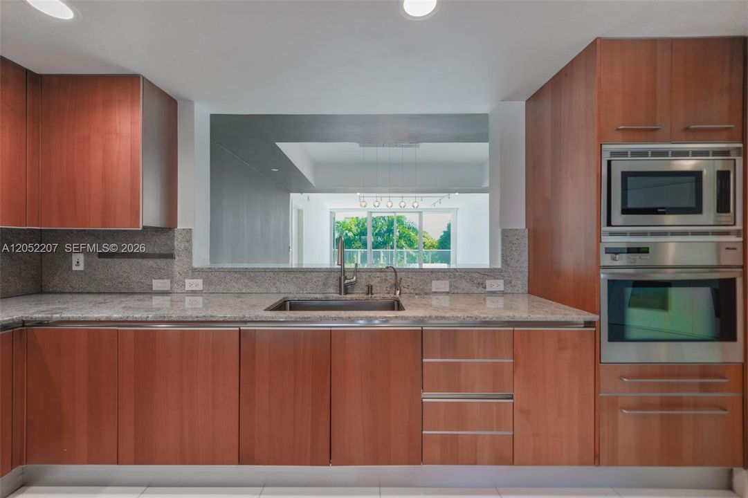 En Renta: $24,000 (3 camas, 3 baños, 2640 Pies cuadrados)