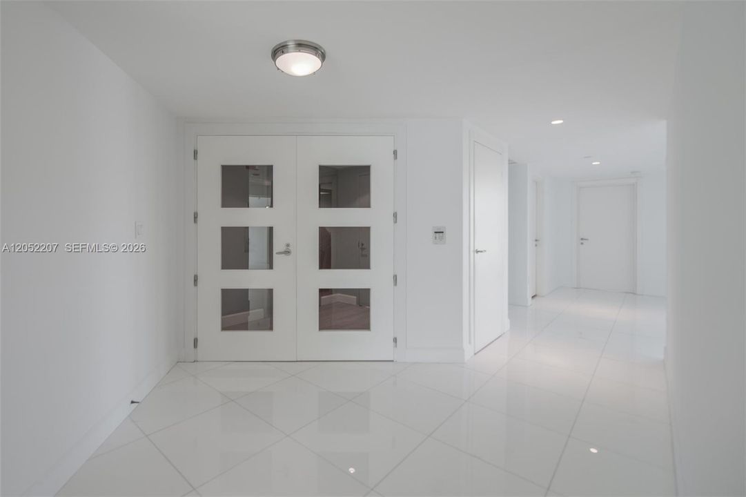En Renta: $24,000 (3 camas, 3 baños, 2640 Pies cuadrados)