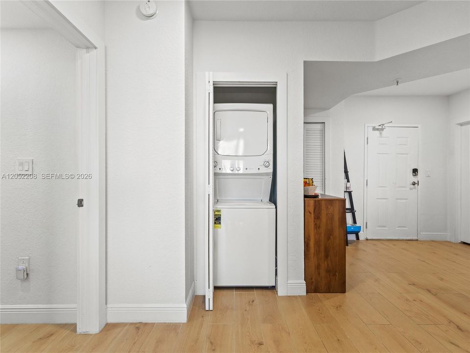 В аренду: $3,800 (2 спален, 2 ванн, 1203 Квадратных фут)