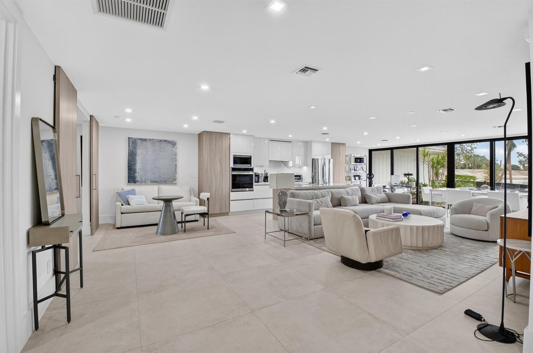 OPEN FLOOR PLAN