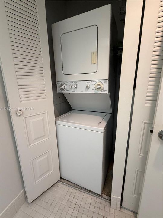 В аренду: $1,750 (1 спален, 1 ванн, 1045 Квадратных фут)
