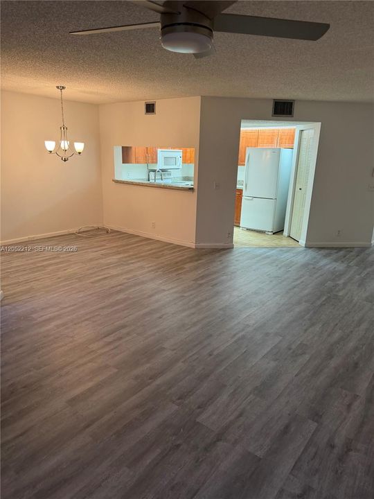 В аренду: $1,750 (1 спален, 1 ванн, 1045 Квадратных фут)