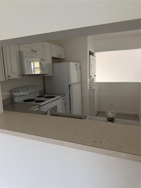 For Sale: $179,000 (2 beds, 2 baths, 855 Square Feet)