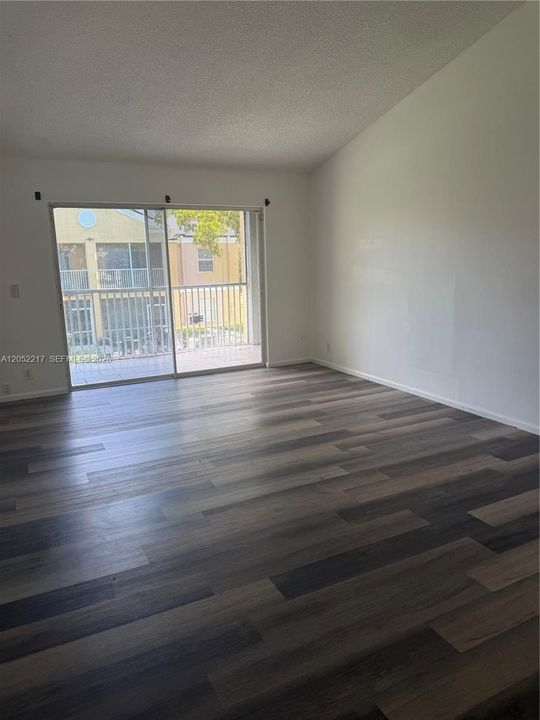 For Sale: $179,000 (2 beds, 2 baths, 855 Square Feet)