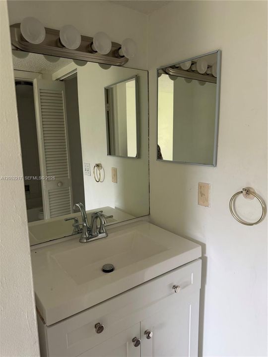 For Sale: $179,000 (2 beds, 2 baths, 855 Square Feet)