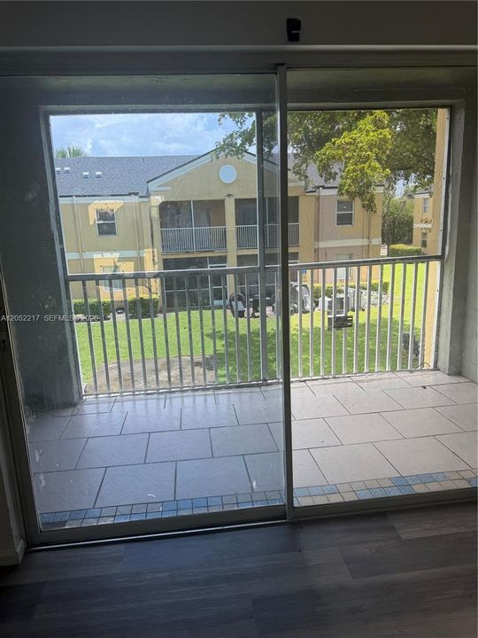 For Sale: $179,000 (2 beds, 2 baths, 855 Square Feet)