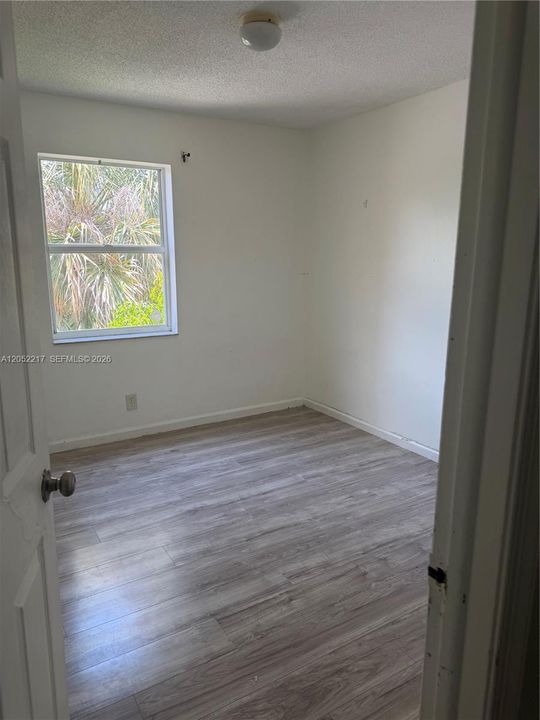 For Sale: $179,000 (2 beds, 2 baths, 855 Square Feet)