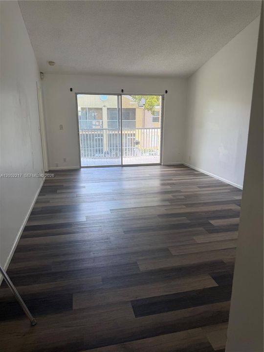 For Sale: $179,000 (2 beds, 2 baths, 855 Square Feet)