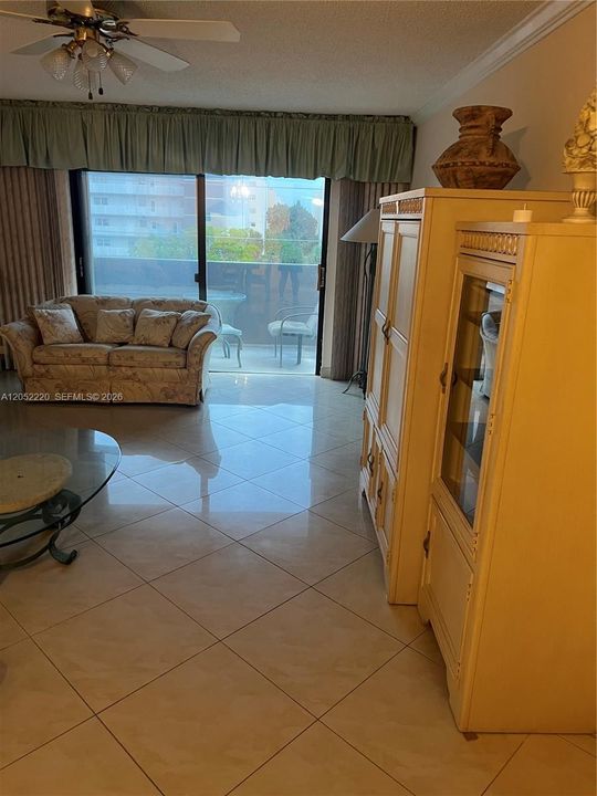 В аренду: $1,800 (1 спален, 1 ванн, 0 Квадратных фут)