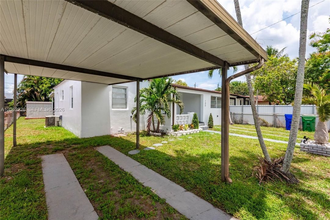 For Rent: $2,700 (2 beds, 1 baths, 980 Square Feet)
