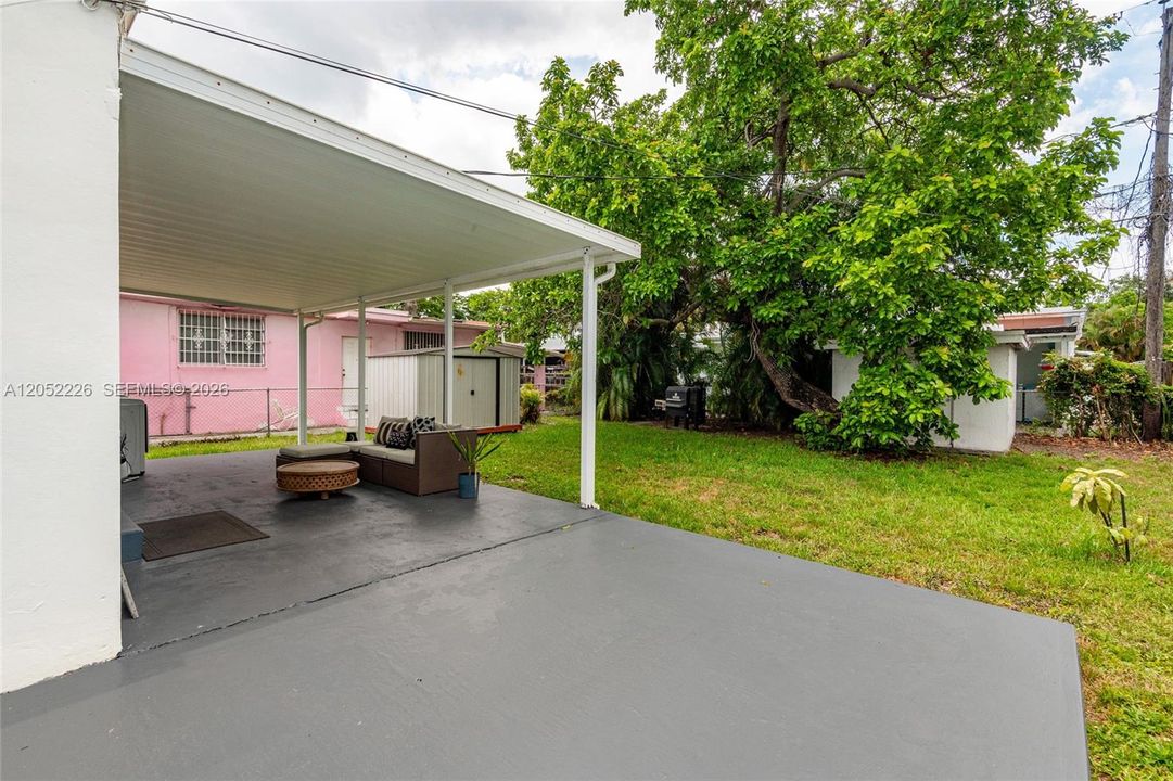 For Rent: $2,700 (2 beds, 1 baths, 980 Square Feet)
