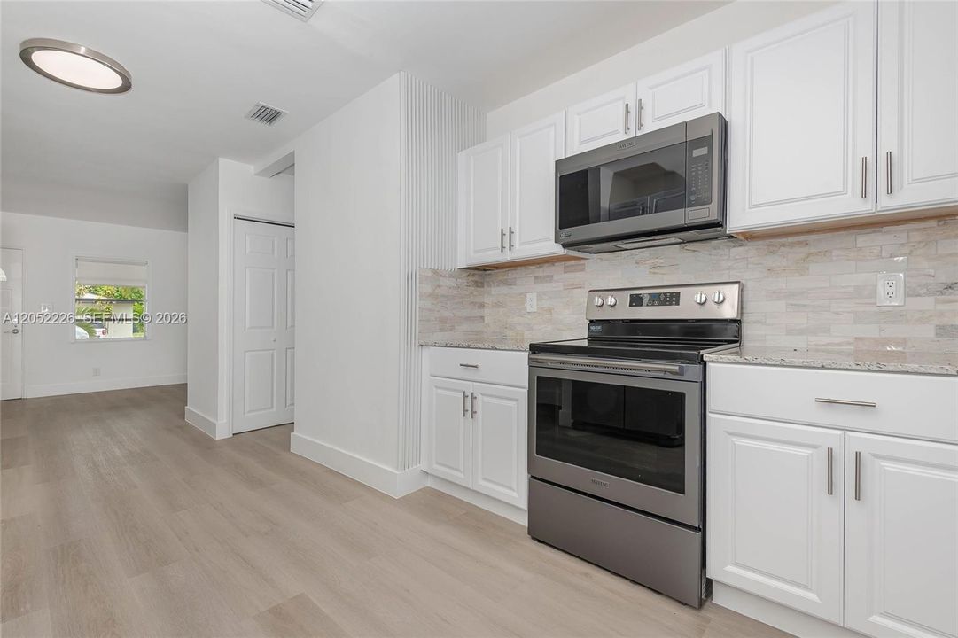For Rent: $2,700 (2 beds, 1 baths, 980 Square Feet)