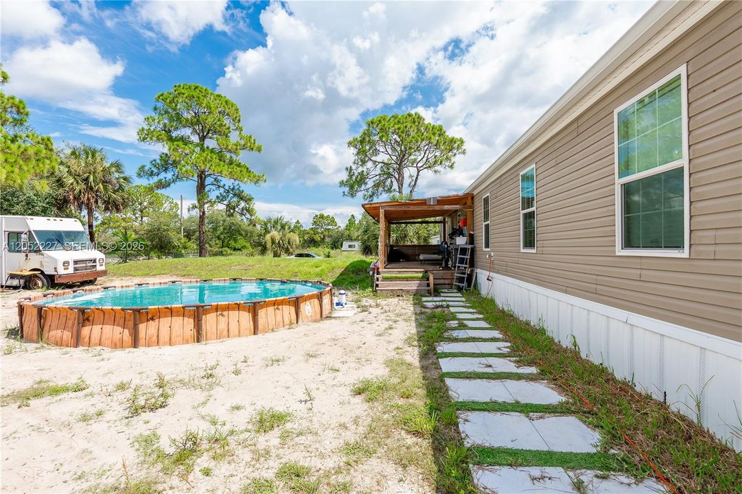 待售: $379,000 (4 贝兹, 2 浴室, 1800 平方英尺)