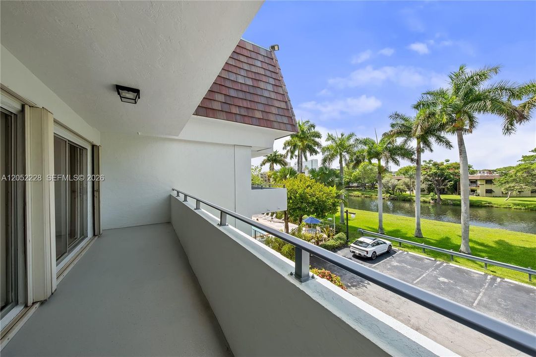 For Rent: $1,950 (1 beds, 1 baths, 710 Square Feet)