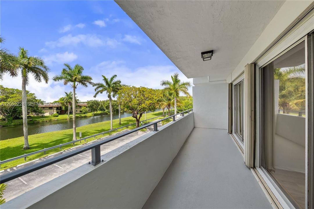 For Rent: $1,950 (1 beds, 1 baths, 710 Square Feet)