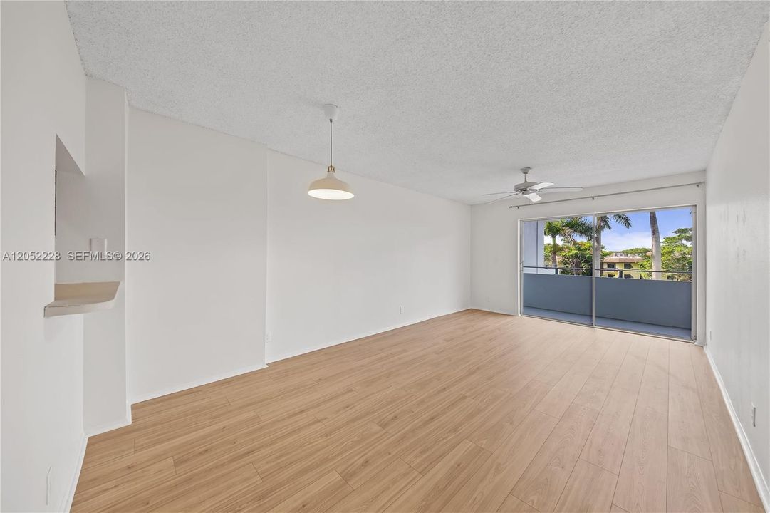 For Rent: $1,950 (1 beds, 1 baths, 710 Square Feet)