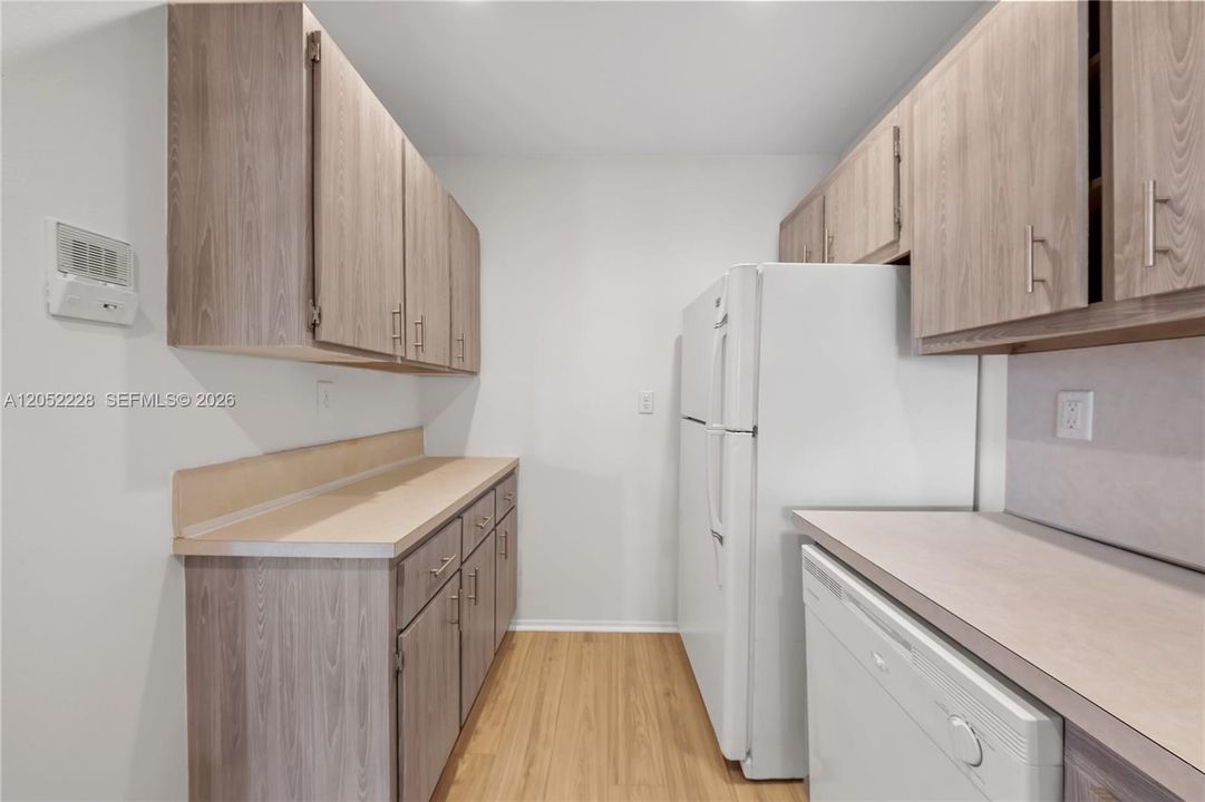 For Rent: $1,950 (1 beds, 1 baths, 710 Square Feet)