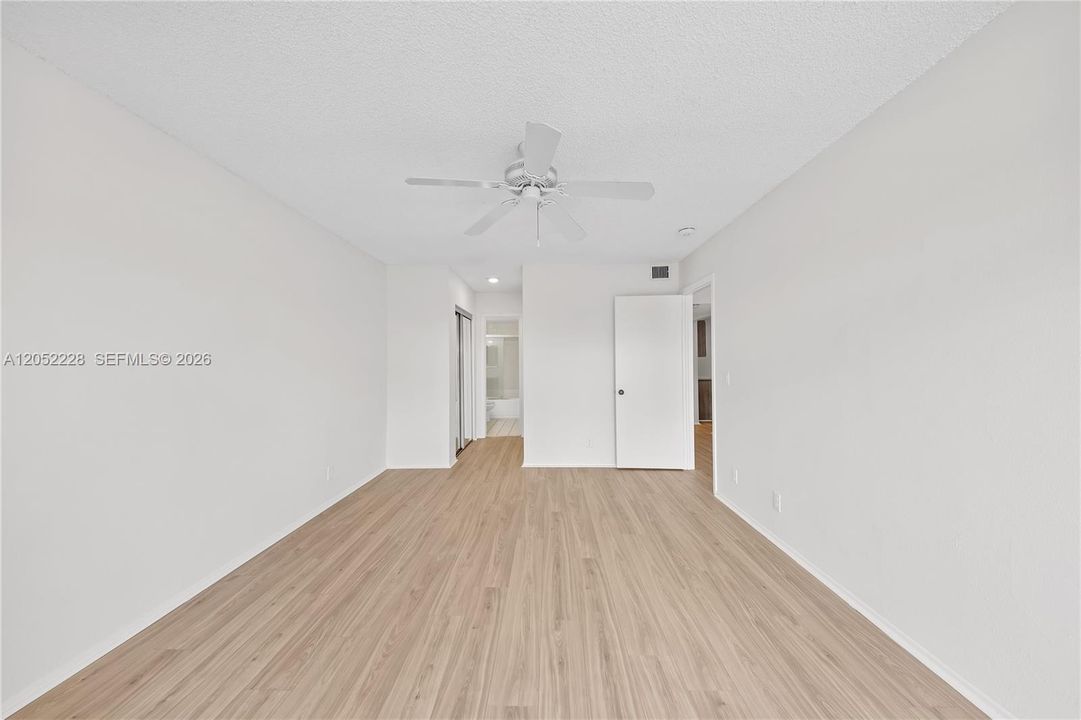 For Rent: $1,950 (1 beds, 1 baths, 710 Square Feet)