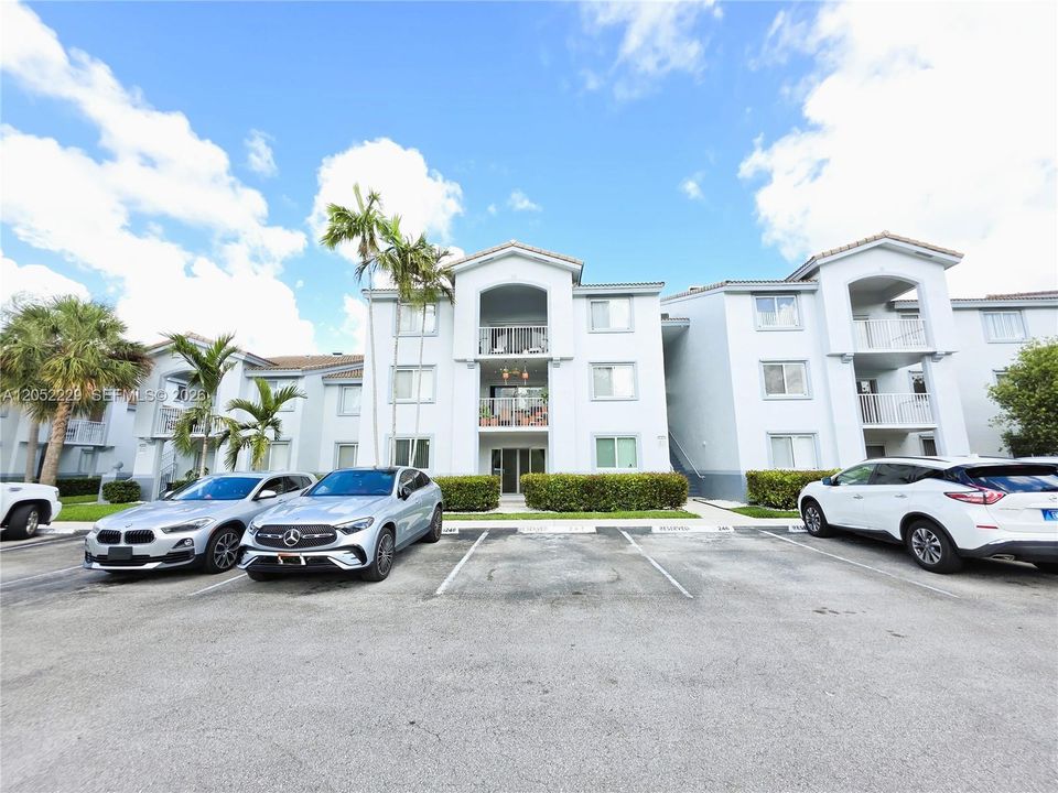 For Sale: $320,000 (2 beds, 2 baths, 1124 Square Feet)