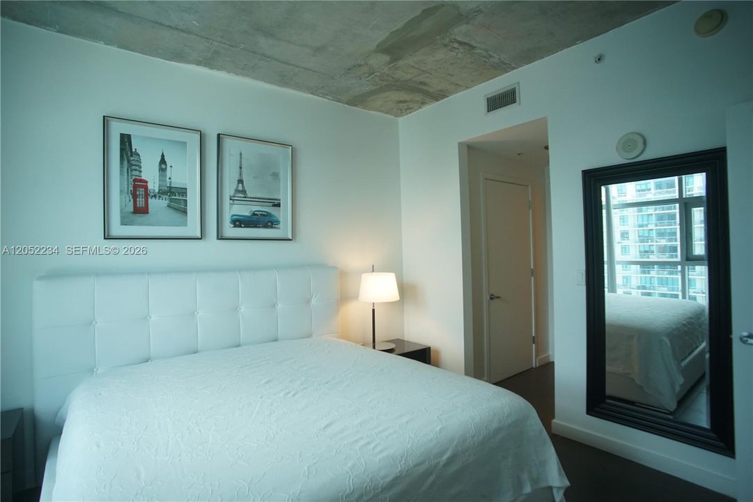Activo con contrato: $4,300 (2 camas, 2 baños, 1142 Pies cuadrados)