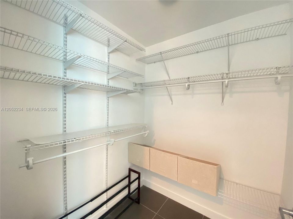 Activo con contrato: $4,300 (2 camas, 2 baños, 1142 Pies cuadrados)
