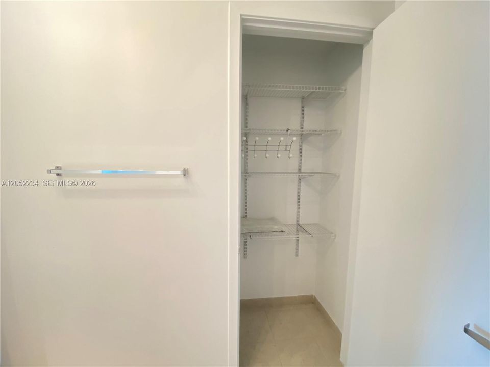 Activo con contrato: $4,300 (2 camas, 2 baños, 1142 Pies cuadrados)
