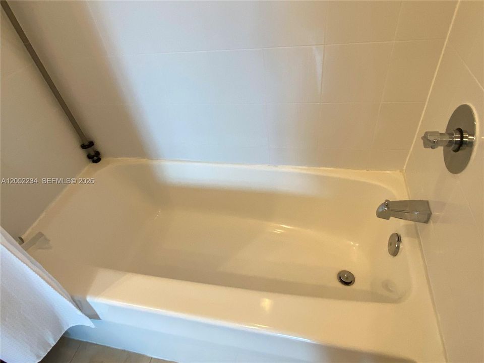 Activo con contrato: $4,300 (2 camas, 2 baños, 1142 Pies cuadrados)