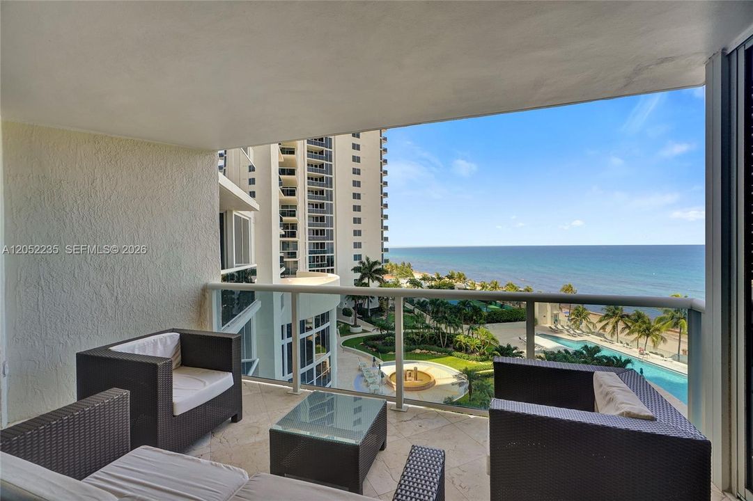 For Sale: $1,650,000 (2 beds, 2 baths, 1900 Square Feet)