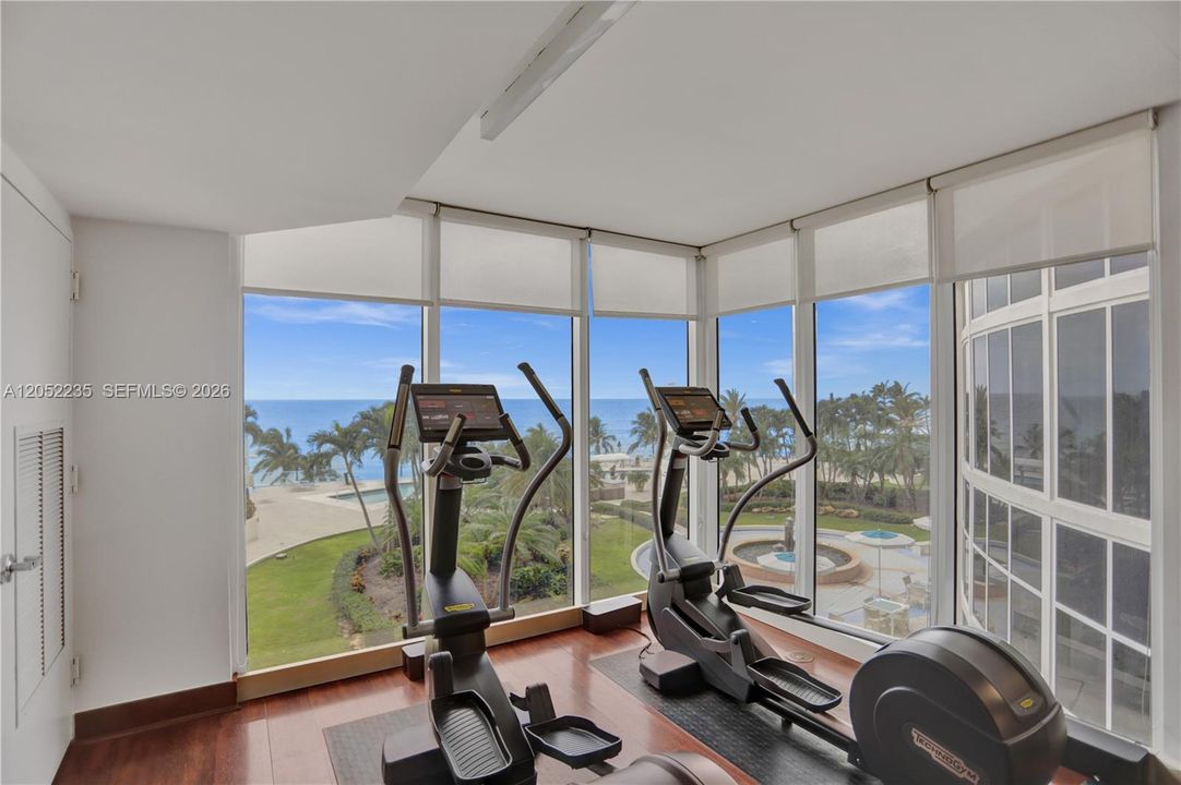 For Sale: $1,650,000 (2 beds, 2 baths, 1900 Square Feet)