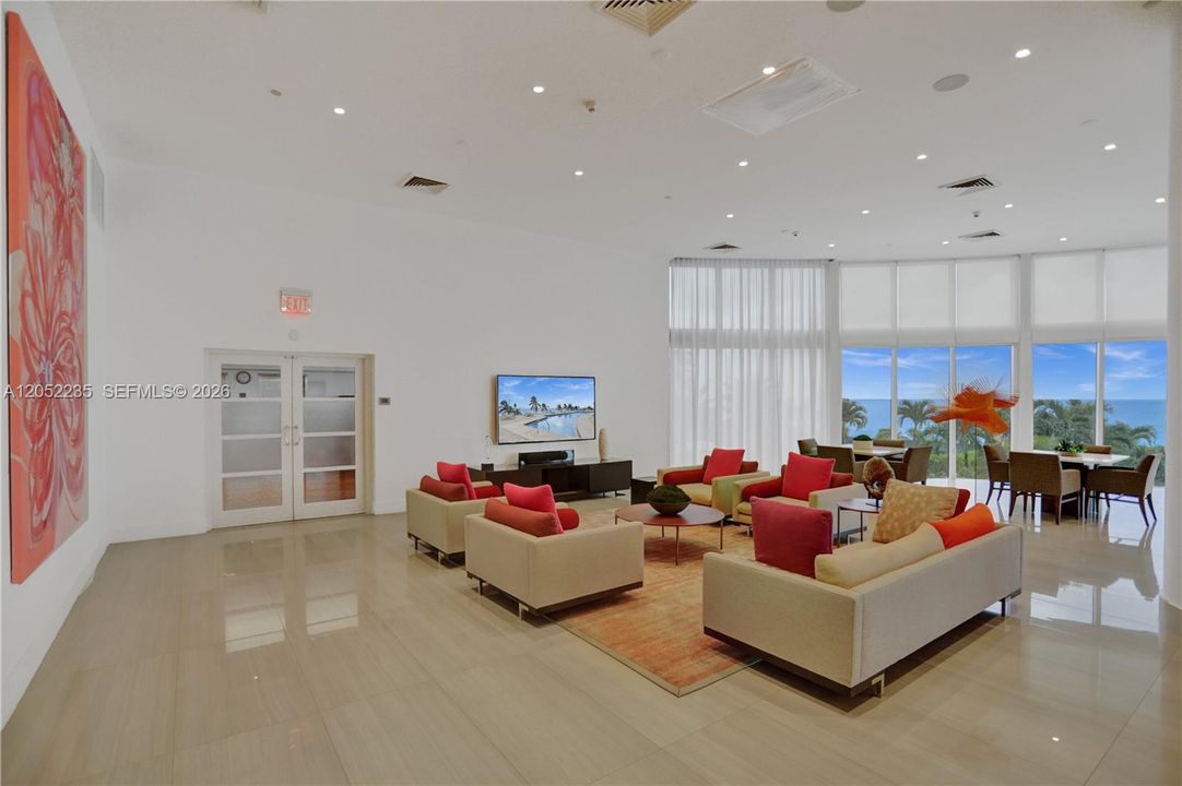 For Sale: $1,650,000 (2 beds, 2 baths, 1900 Square Feet)