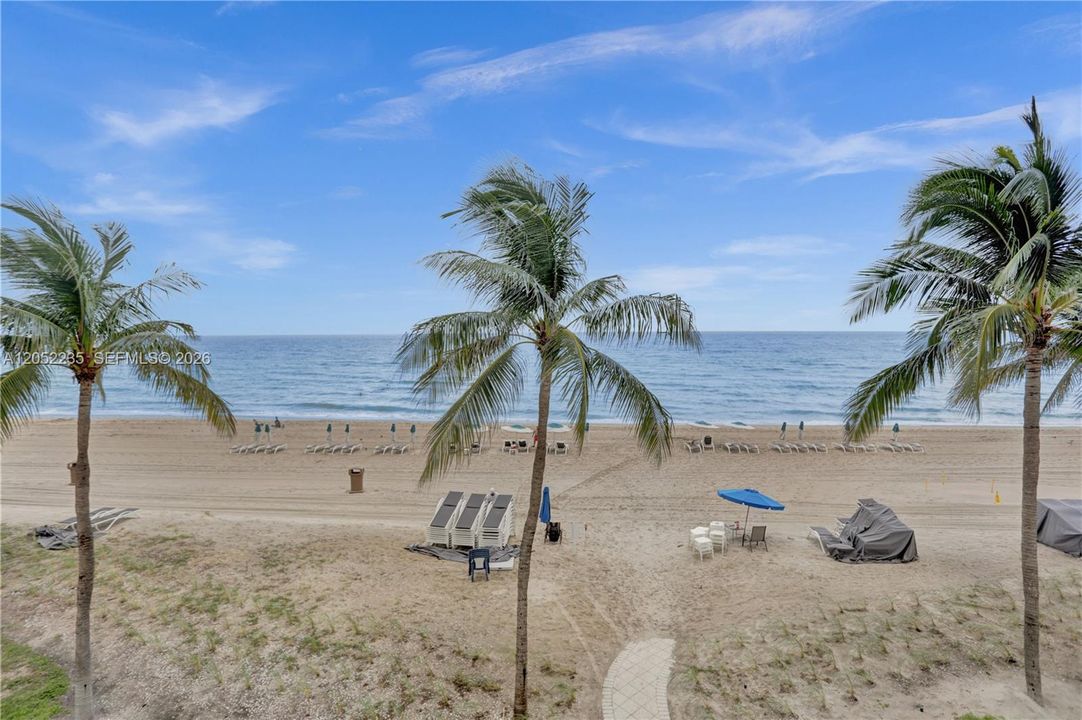 For Sale: $1,650,000 (2 beds, 2 baths, 1900 Square Feet)