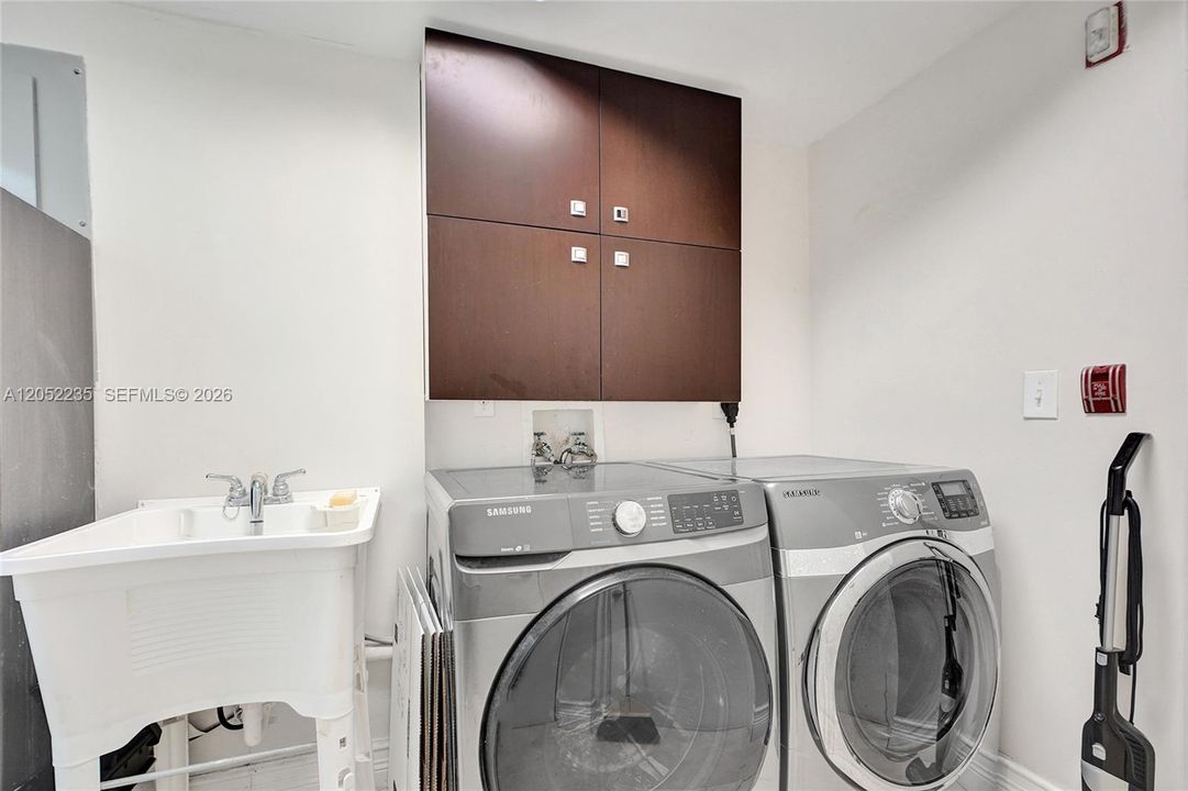 For Sale: $1,650,000 (2 beds, 2 baths, 1900 Square Feet)