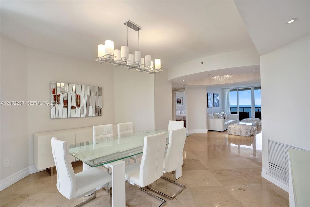 For Sale: $1,650,000 (2 beds, 2 baths, 1900 Square Feet)