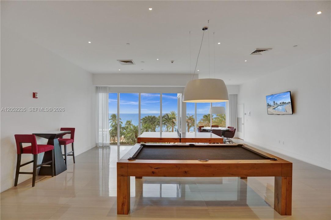 For Sale: $1,650,000 (2 beds, 2 baths, 1900 Square Feet)