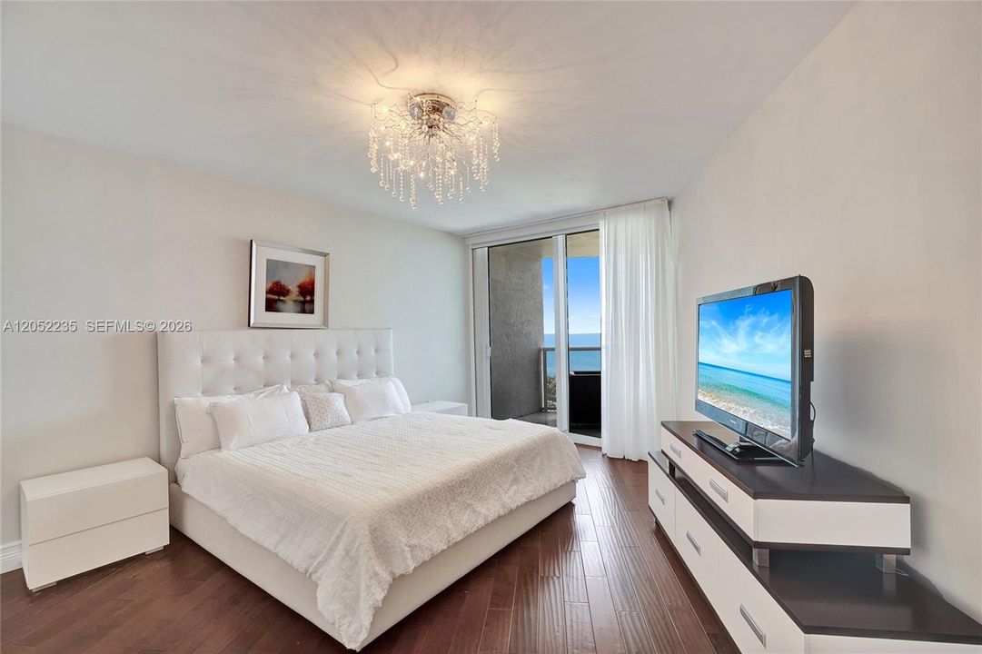 For Sale: $1,650,000 (2 beds, 2 baths, 1900 Square Feet)