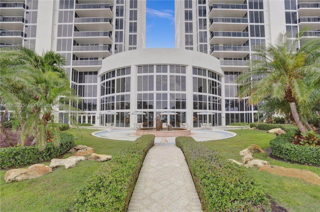 For Sale: $1,650,000 (2 beds, 2 baths, 1900 Square Feet)