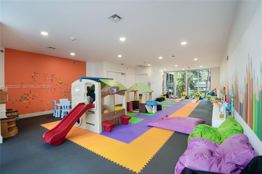For Sale: $1,650,000 (2 beds, 2 baths, 1900 Square Feet)