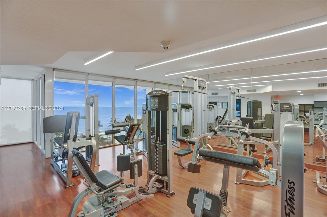 For Sale: $1,650,000 (2 beds, 2 baths, 1900 Square Feet)
