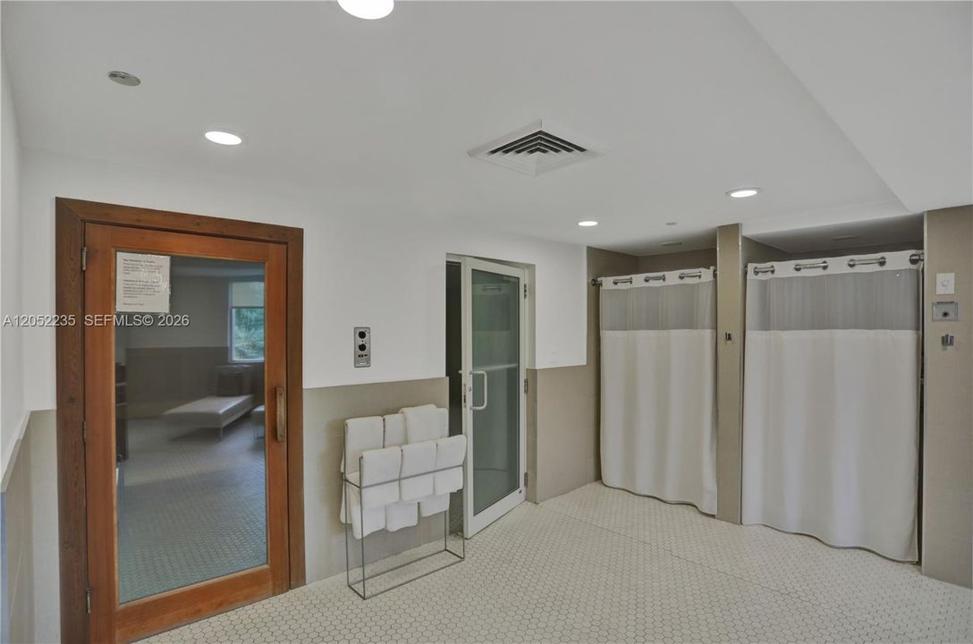 For Sale: $1,650,000 (2 beds, 2 baths, 1900 Square Feet)