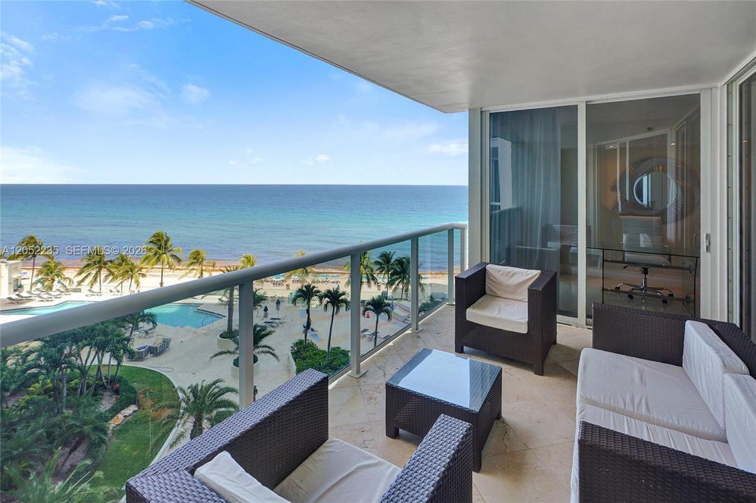 For Sale: $1,650,000 (2 beds, 2 baths, 1900 Square Feet)