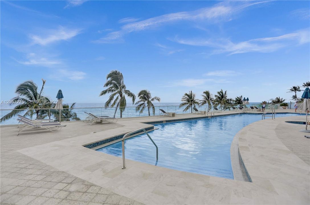 For Sale: $1,650,000 (2 beds, 2 baths, 1900 Square Feet)