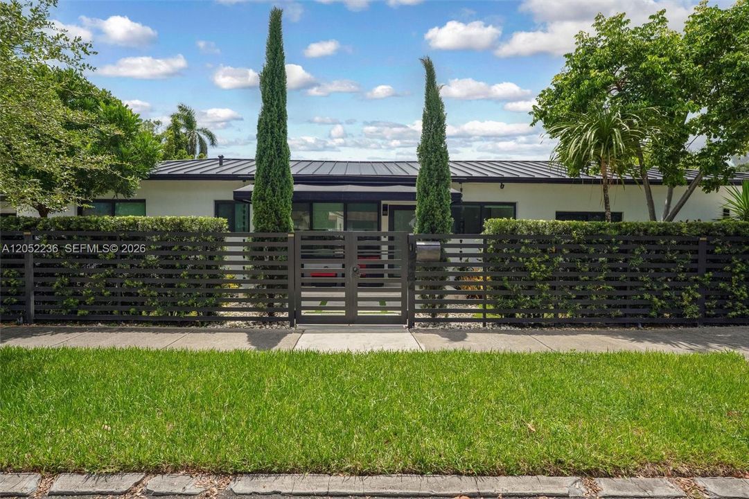 For Rent: $7,200 (3 beds, 3 baths, 1700 Square Feet)