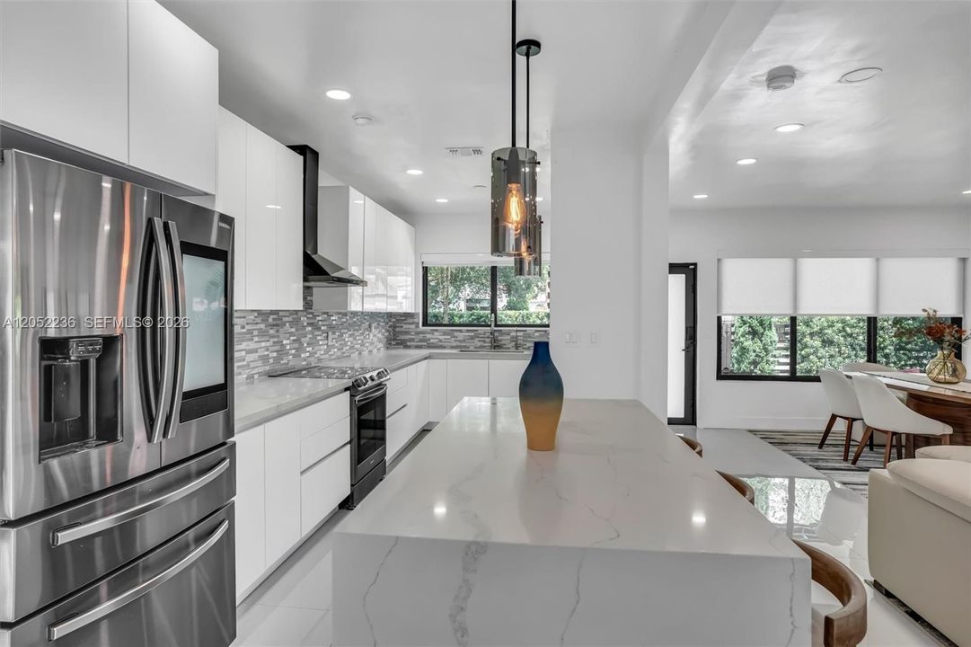 For Rent: $7,200 (3 beds, 3 baths, 1700 Square Feet)