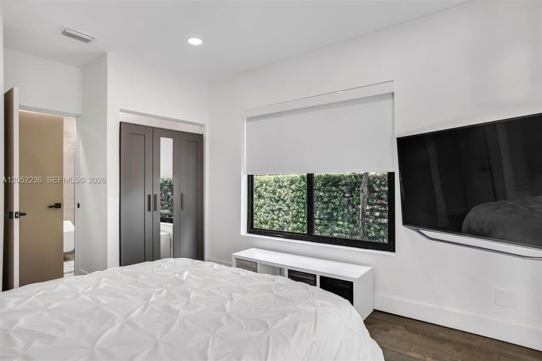 For Rent: $7,200 (3 beds, 3 baths, 1700 Square Feet)